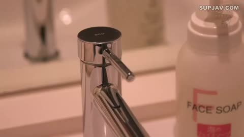Cô vợ sắp cưới của thằng bạn thân dùng mỹ nhân kế với tôi khi bị tôi phát hiện làm “sugar baby”