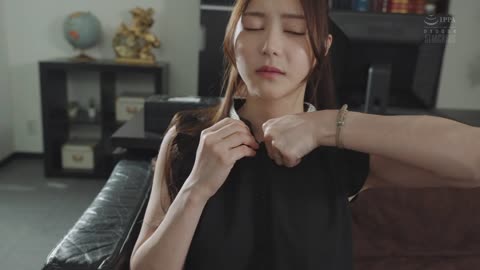 Được hứa hẹn mức lương hấp dẫn, cô thư ký xinh đẹp đã có chồng bị CEO đụ sấp mặt trên công ty Miu Shiromine
